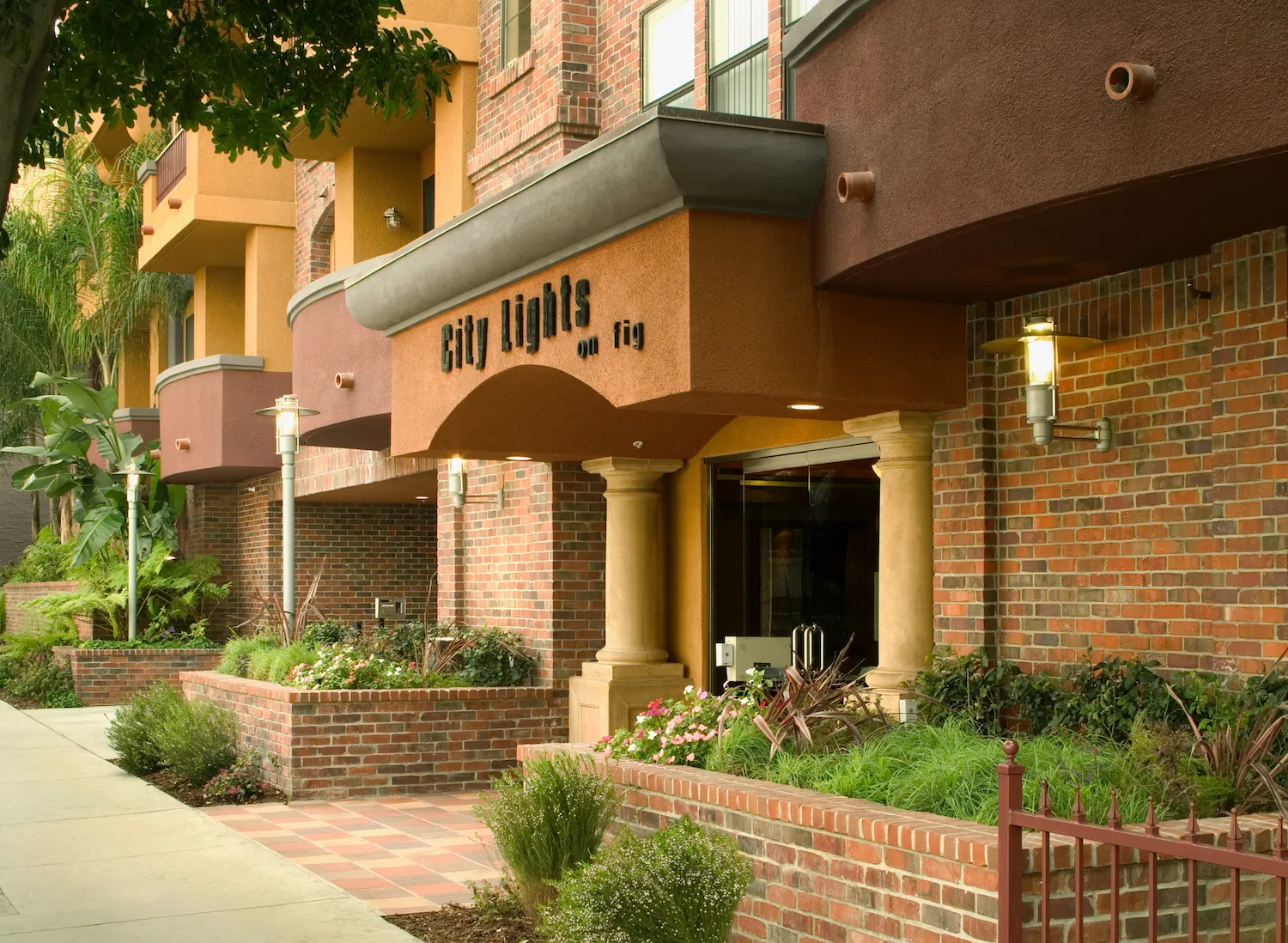 City Lights on Fig | Downtown LA Apartments | Lease Now!